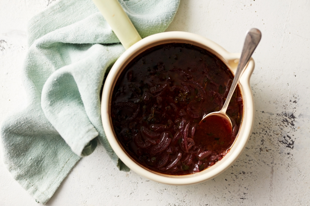 Red Wine Gravy With Thyme And Red Onion Meat Free Recipes